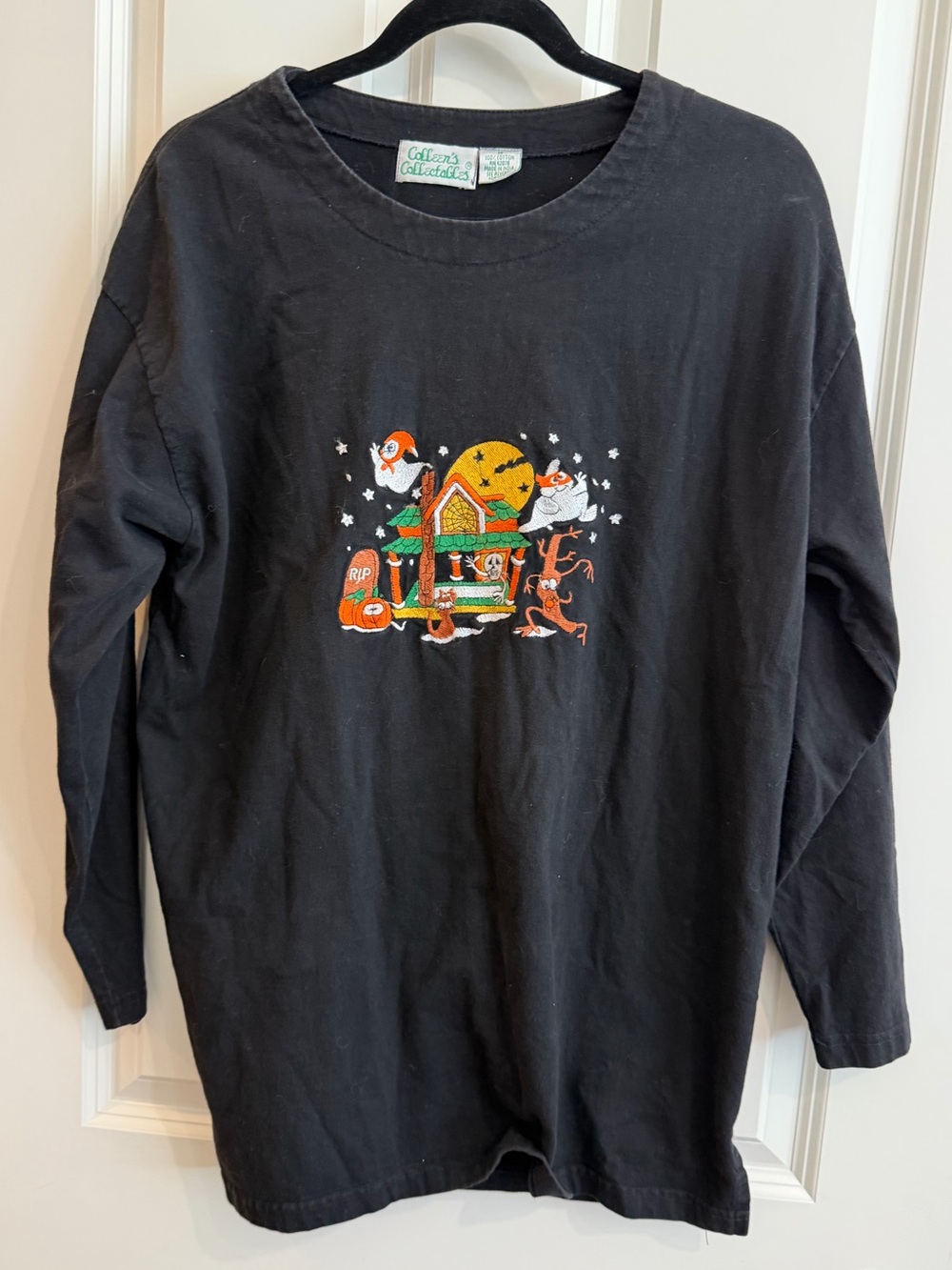 Vintage Y2K 90’s embroidered Halloween long sleeve shirt, size medium
